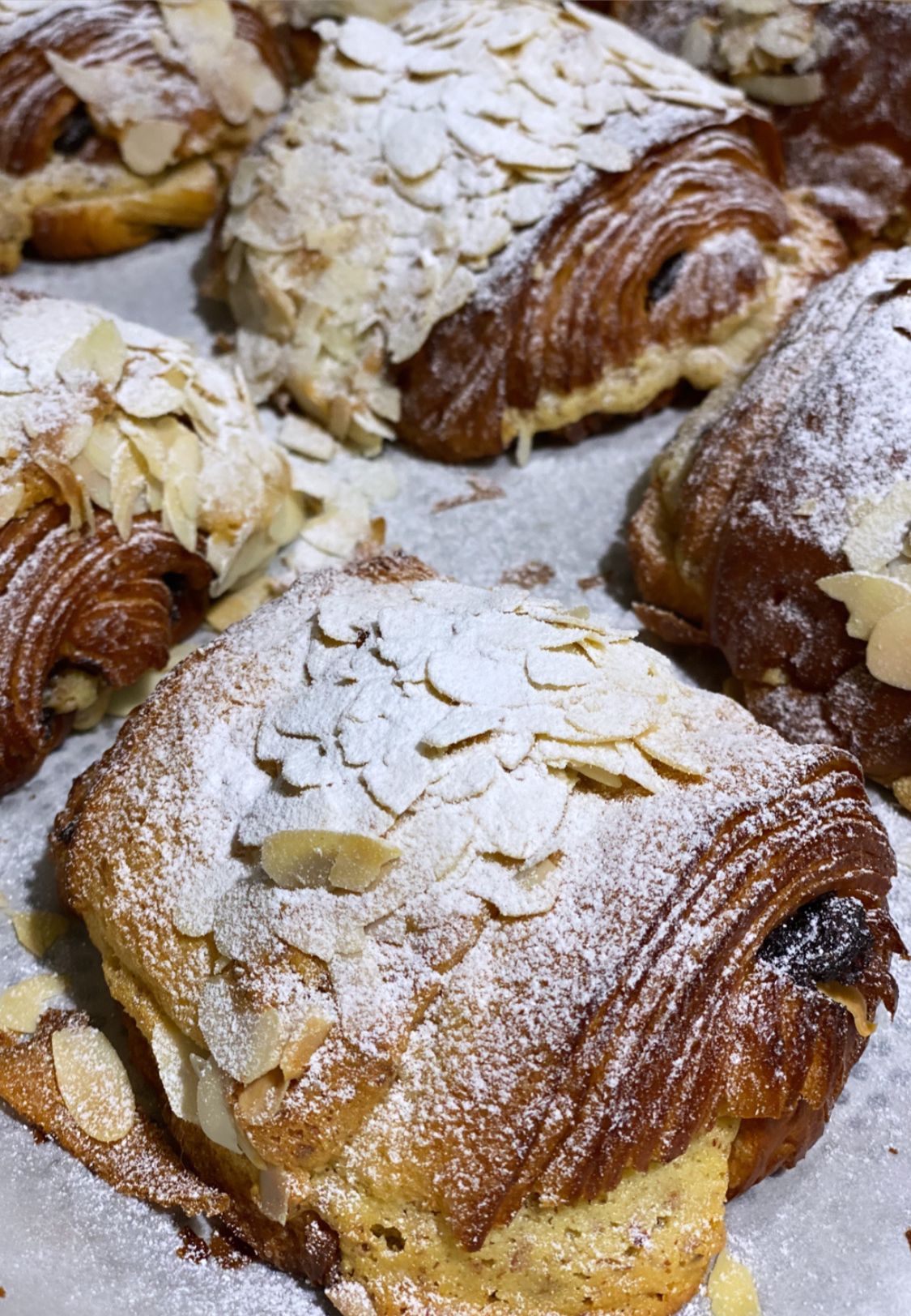 Pain au Chocolat aux Amandes