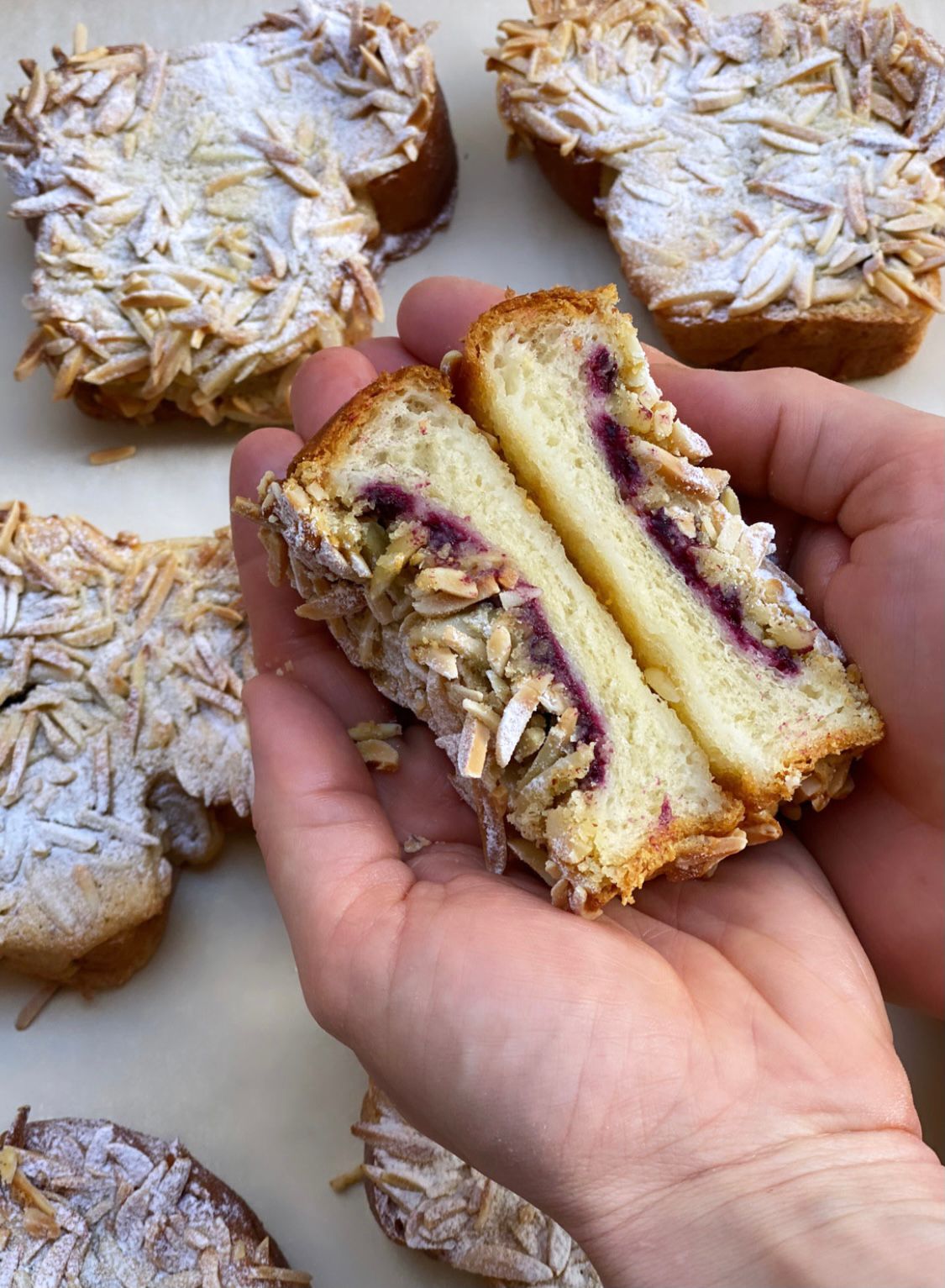 Tartine Brioche Cassis Amandes
